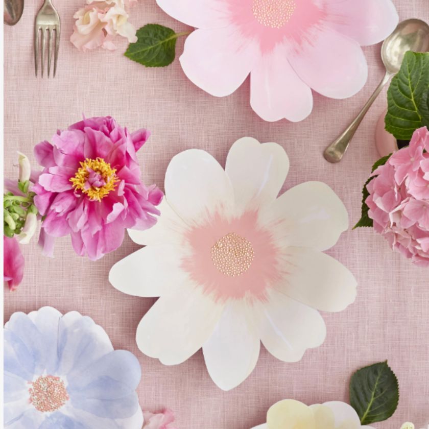 Gorgeous Meri Meri Plates In The Shape of Flowers.  19cm and 4 different pastel colours, lilac, pink, yellow and blue