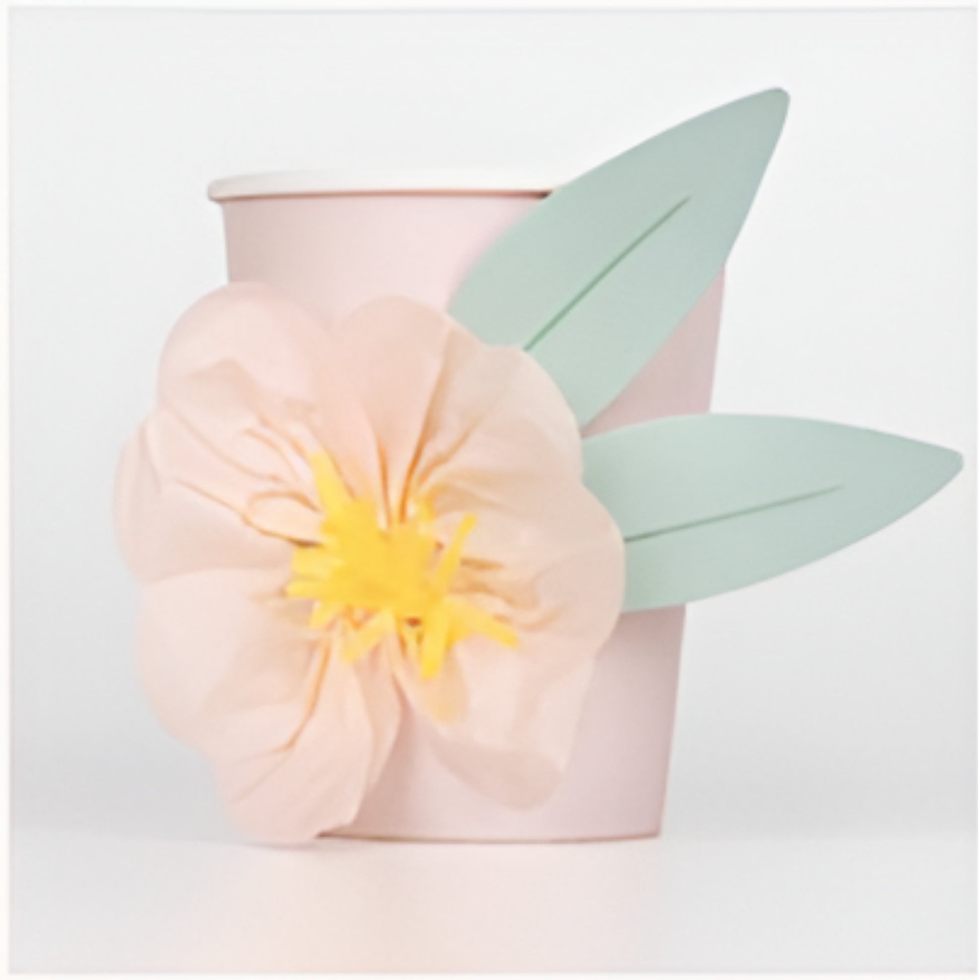 Gorgeous paper party cups in peach ith flower embellishments. 8 pack