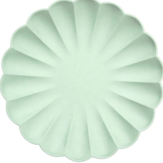 Gorgeous scalloped mint coloured plates from Meri Meri. With a bamboo and paper blend they are fully re-usable and biodegradable