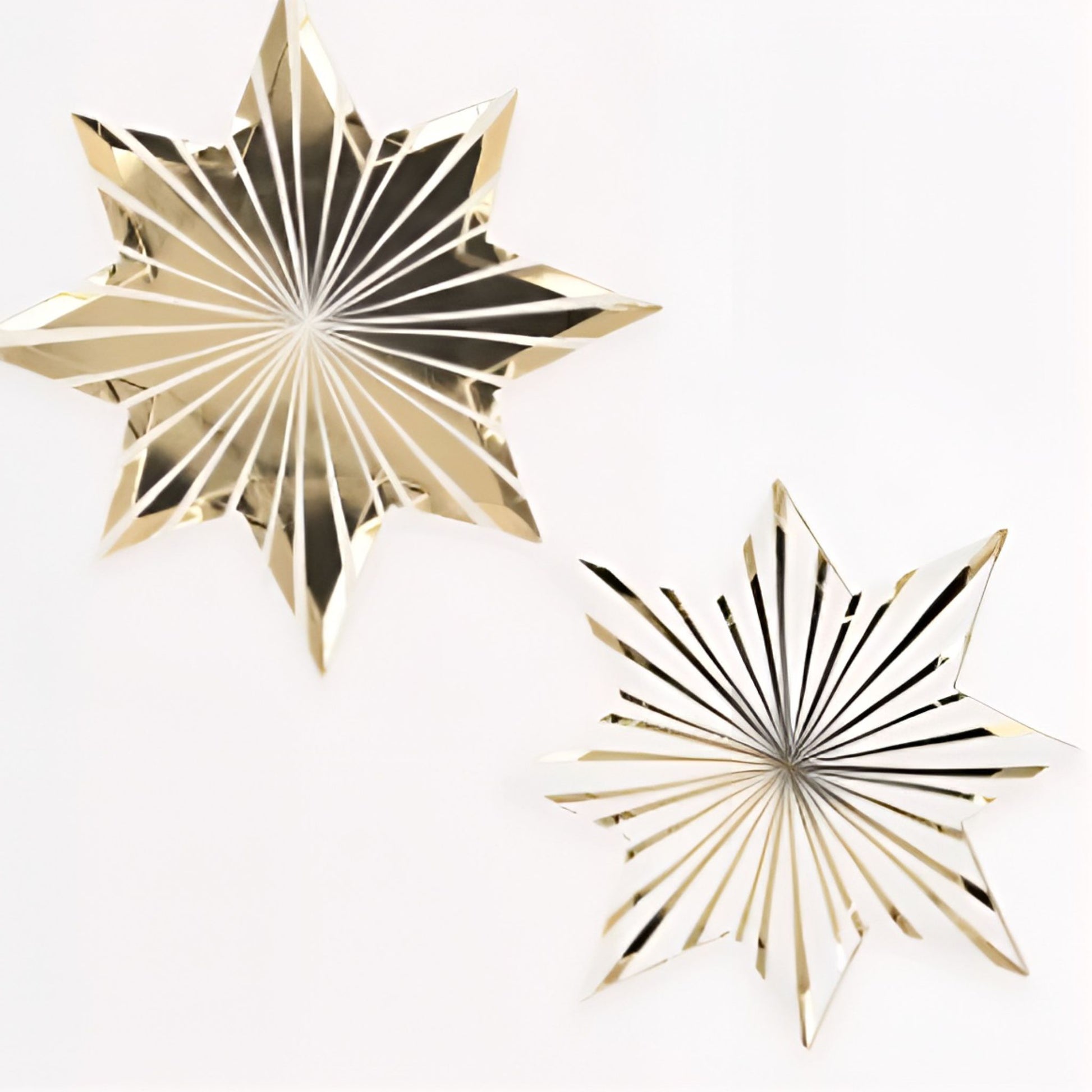 Striking Gold and white star burst shaped party plates